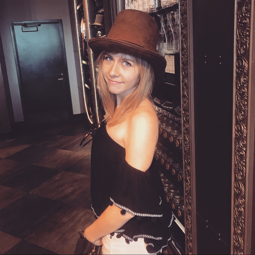 Meet your Posher, Estee